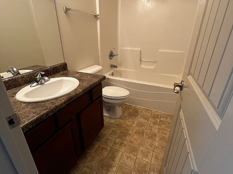 16210 Camden Ave — Photo 15