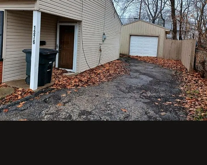 1376 Seward Ave — Photo 1