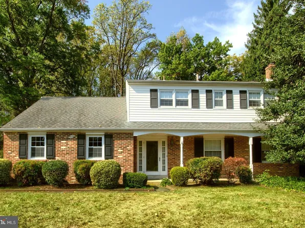 105 Waterford Cir, Wallingford, PA 19086