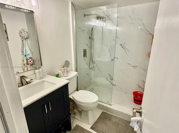 8883 Fontainebleau Blvd APT 202, Miami, FL 33172