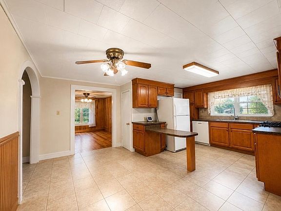 3rd image of 105-105 Klaus St