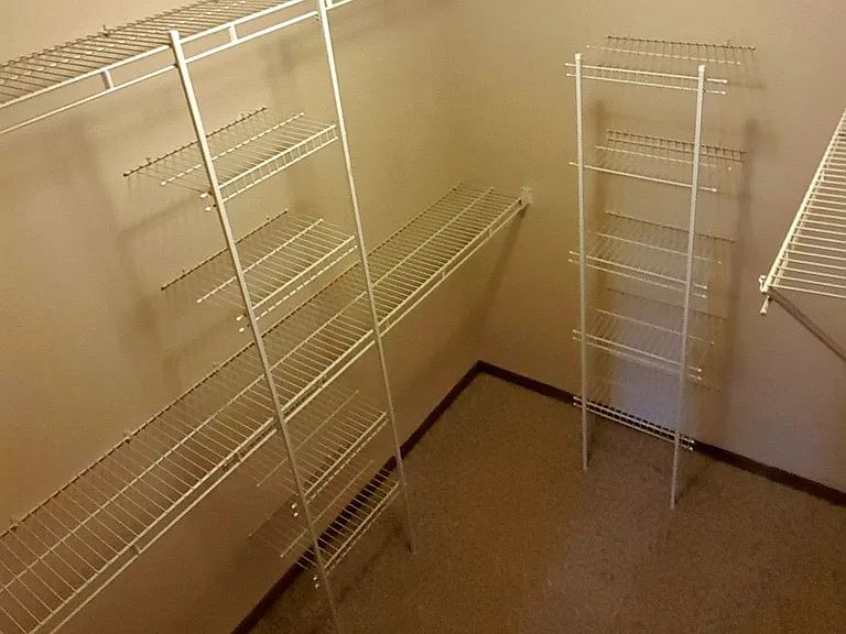 Pinedale Apartments and Red Cedar Townhomes — Photo 25