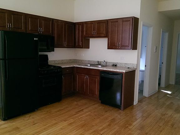 2nd image of 3280 W Fullerton Ave #2
