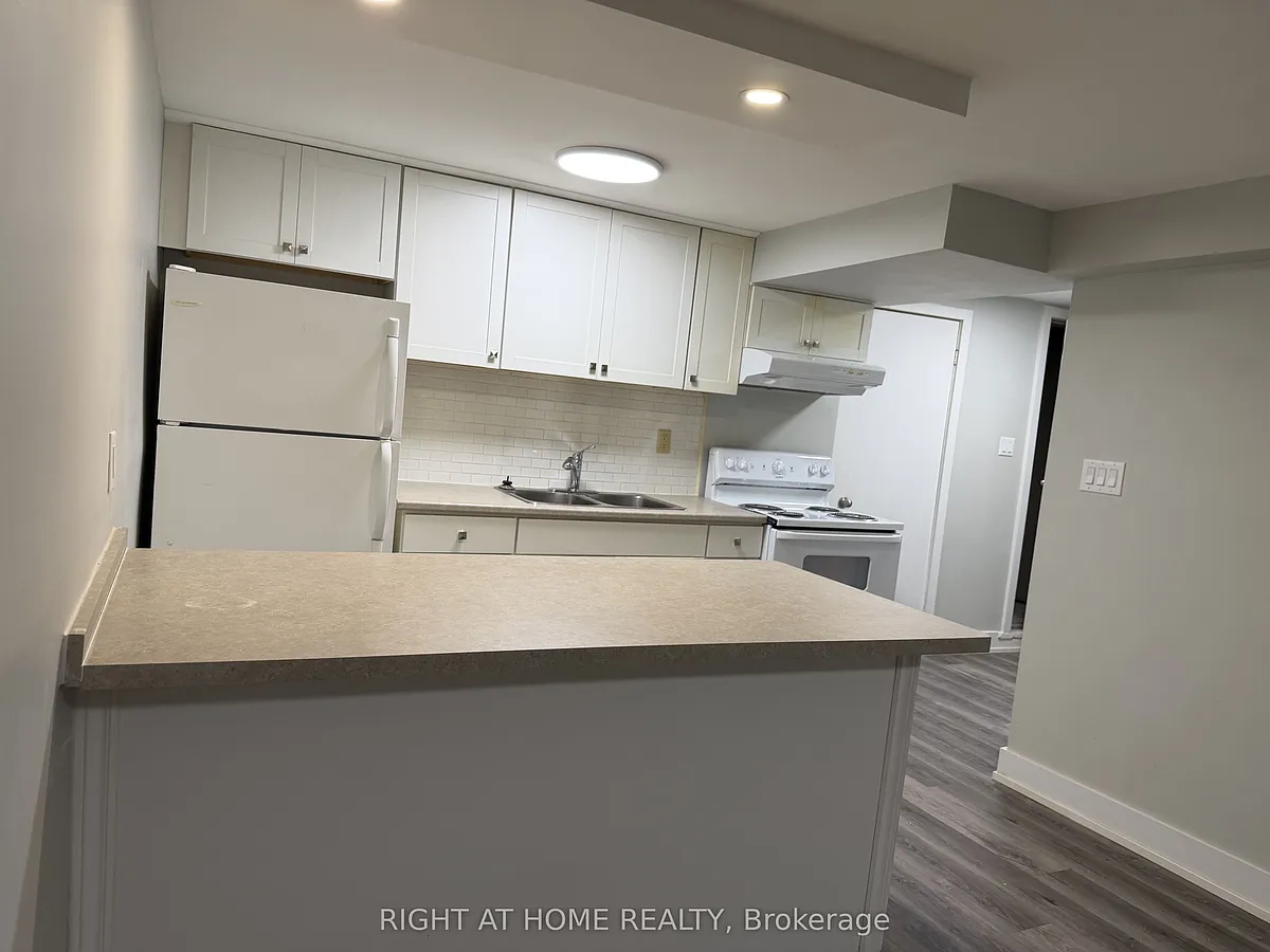 Building Photo - 7 Carruthers Cres #BASEMENT