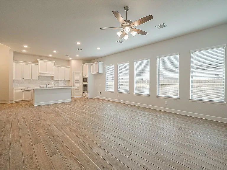 213 McCrea Ct — Photo 13