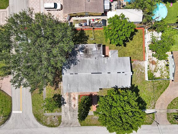 2nd image of 113 SE 14th St