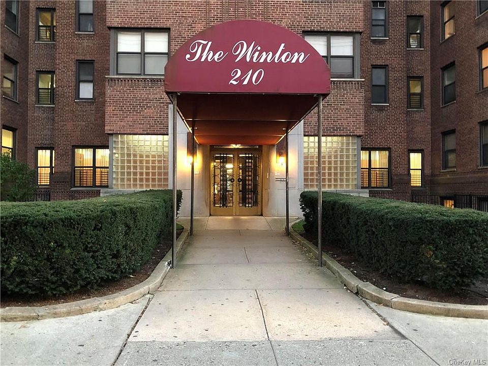 1st image of 210 Martine Ave APT 4N