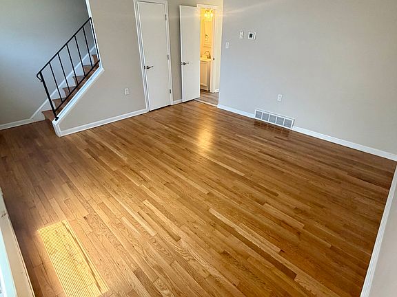 2nd image of 5 Raleigh Ct