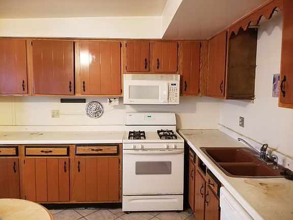 5th image of 16340 Oxford Dr
