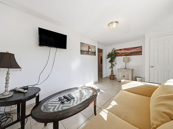 5th image of 805 W New York Ave #190