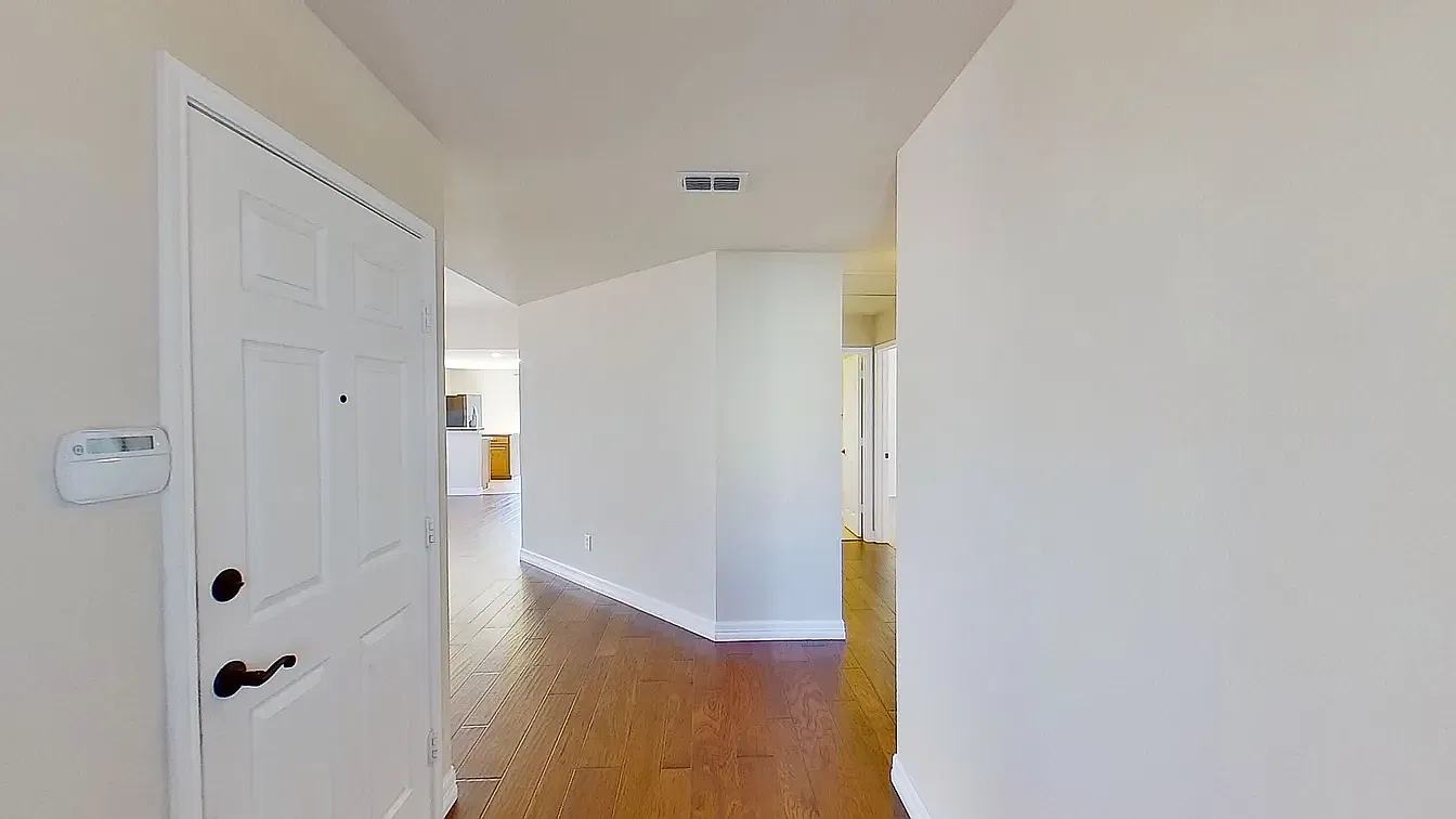 4 bed, 1872 sqft, $2,475 — Photo 1