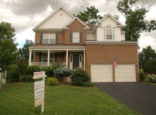 606 Hunton Pl NE, Leesburg, VA