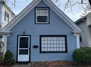 94 High St, Bristol, RI 02809