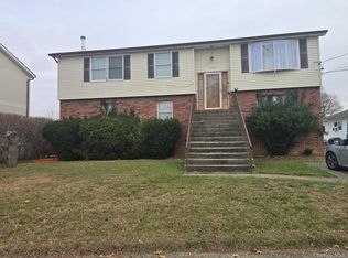 1095 Pinebrook Ct, West Hempstead, NY 11552