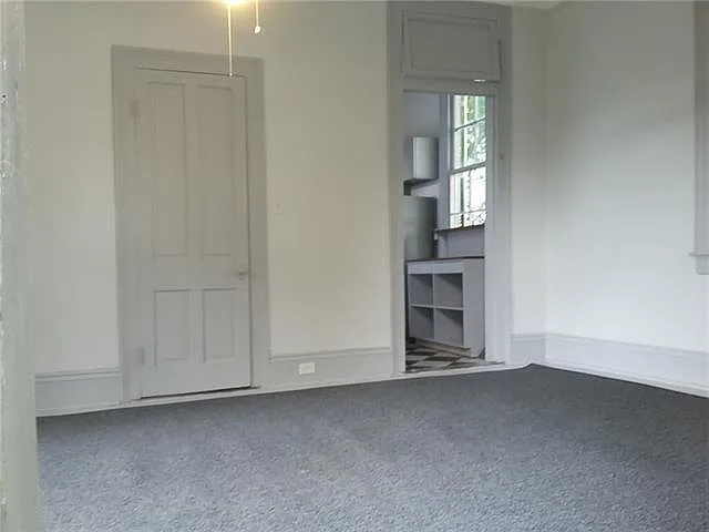 827 Louisa St #UPPER — Photo 2