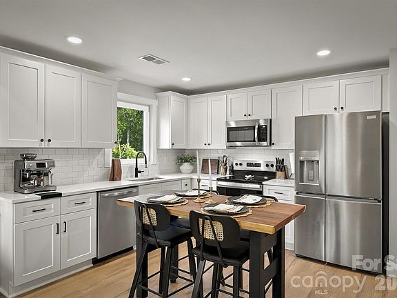 3rd image of 1013 37th St SW