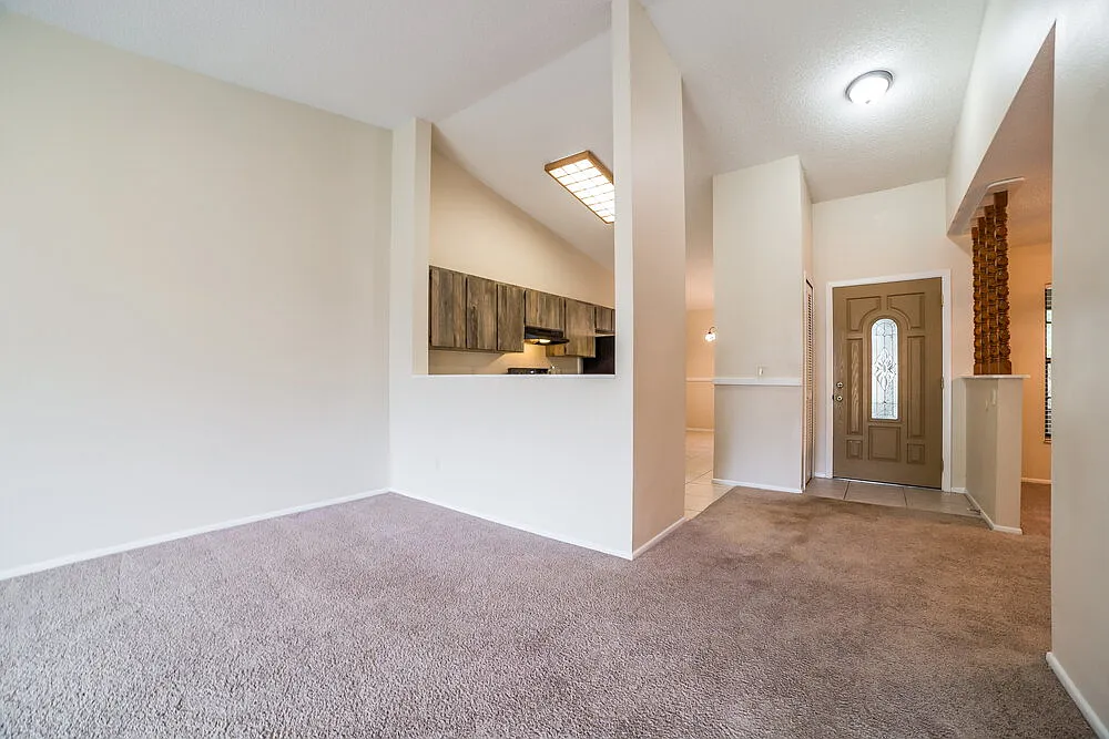3 bed, 2.0 bath, 1409 sqft, $2,385 — Photo 3