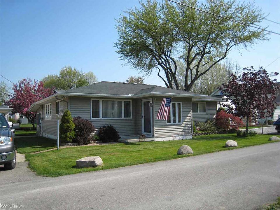 1st image of 7818 Lake Dr