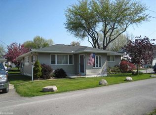 7818 Lake Dr, Algonac, MI