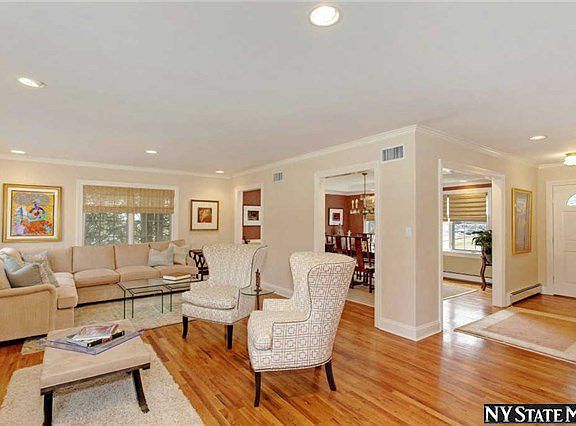 4th image of 335 Chestnut Dr
