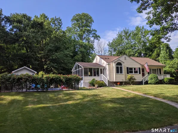 17 Gray Street, Monroe, CT 06468