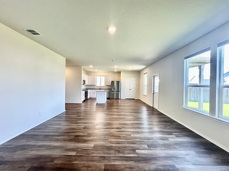 10235 Crossbuck — Photo 12