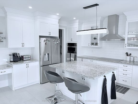 3rd image of 1110 Wickham Rd