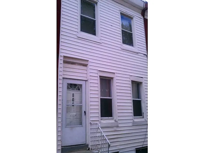 806 Brooklyn St photo 1