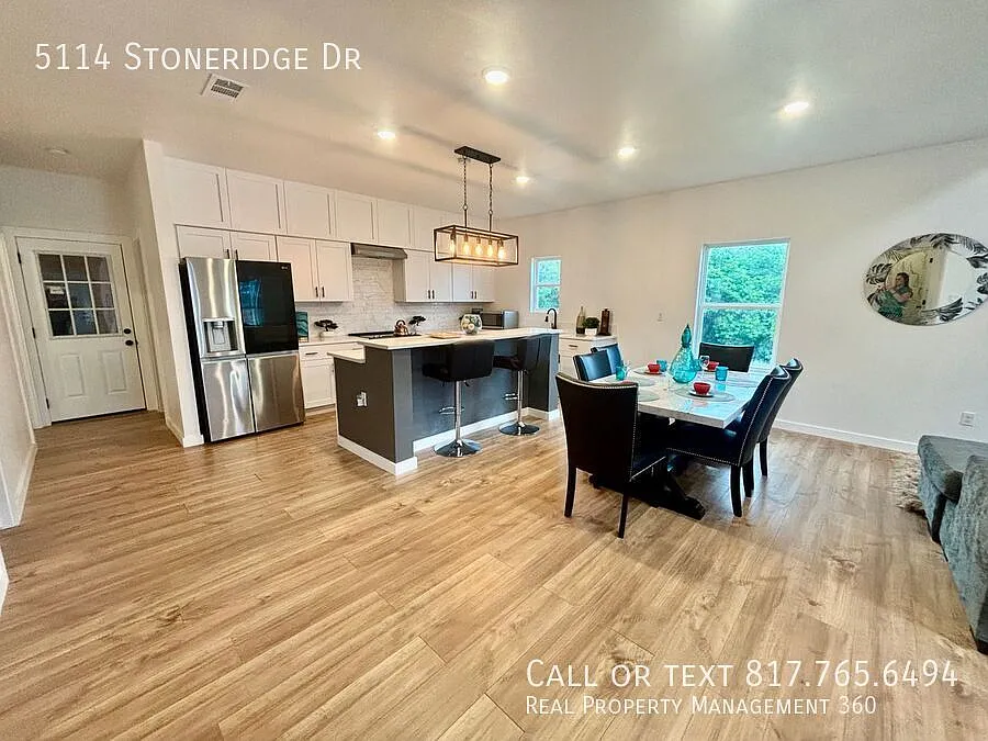 4 bed, 3.0 bath, 2302 sqft, $2,195 — Photo 3