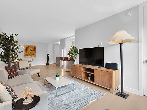 4th image of 205 W End Ave APT 5V