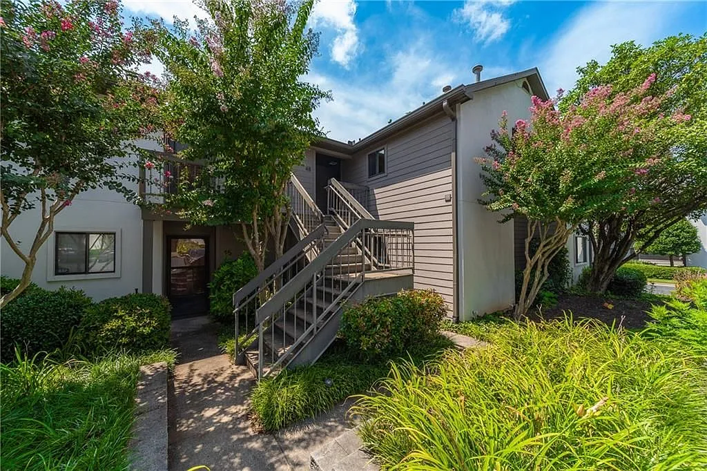 2 bed, 2.0 bath, 1177 sqft, $2,350 — Photo 2