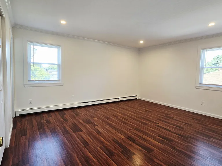 Oak St — Photo 10