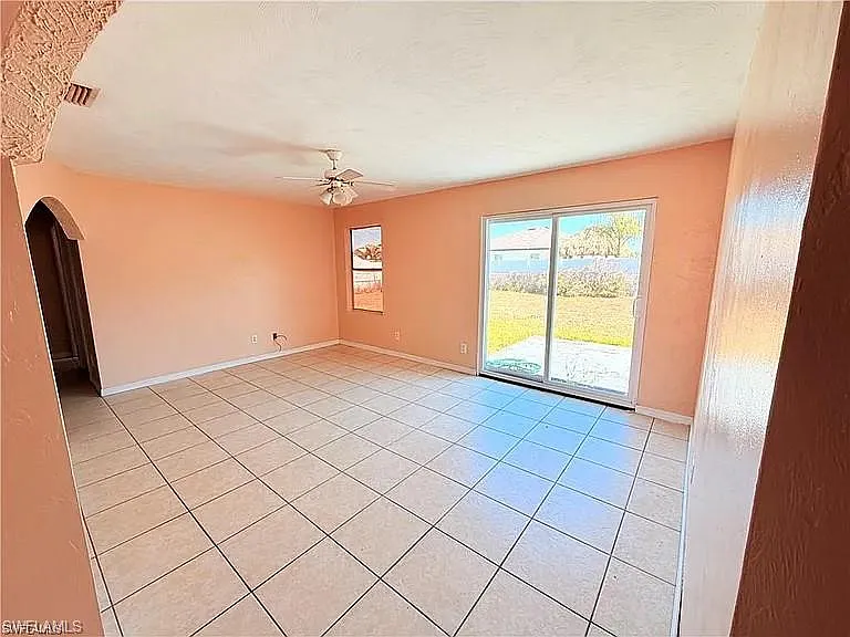419 NE 16th Pl — Photo 3