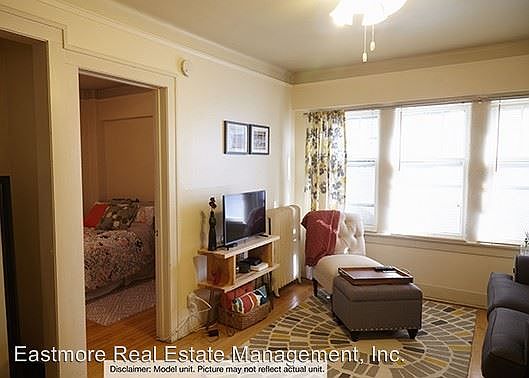 4th image of 903 E Kilbourn Ave APT 43