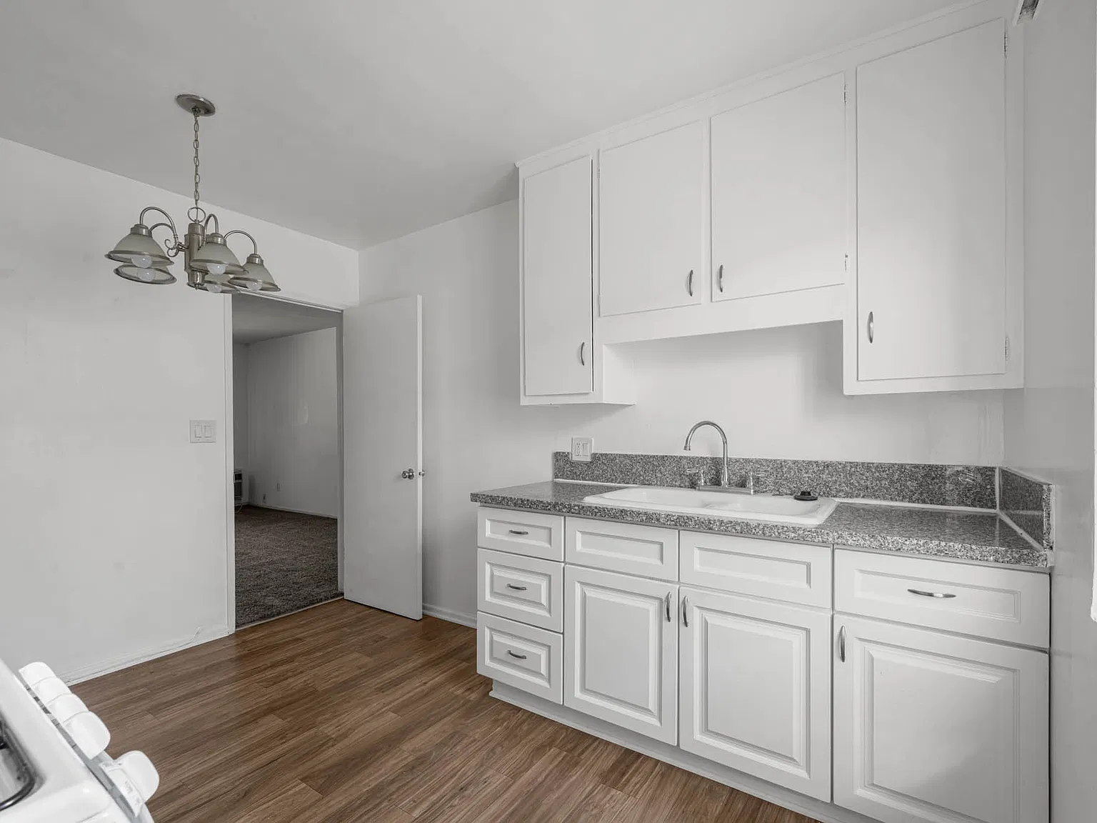 6225 Reseda Bl — Photo 1