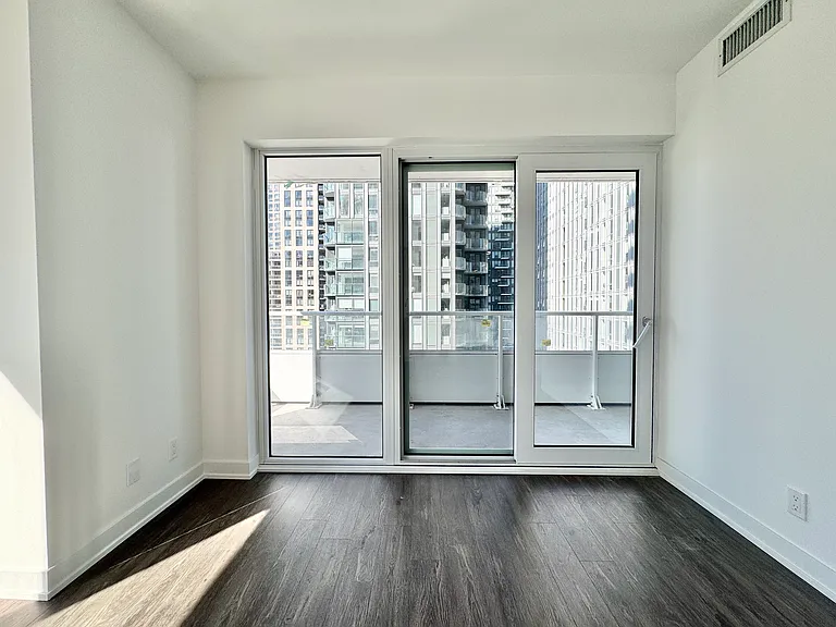 88 Queen St E #1210 — Photo 2
