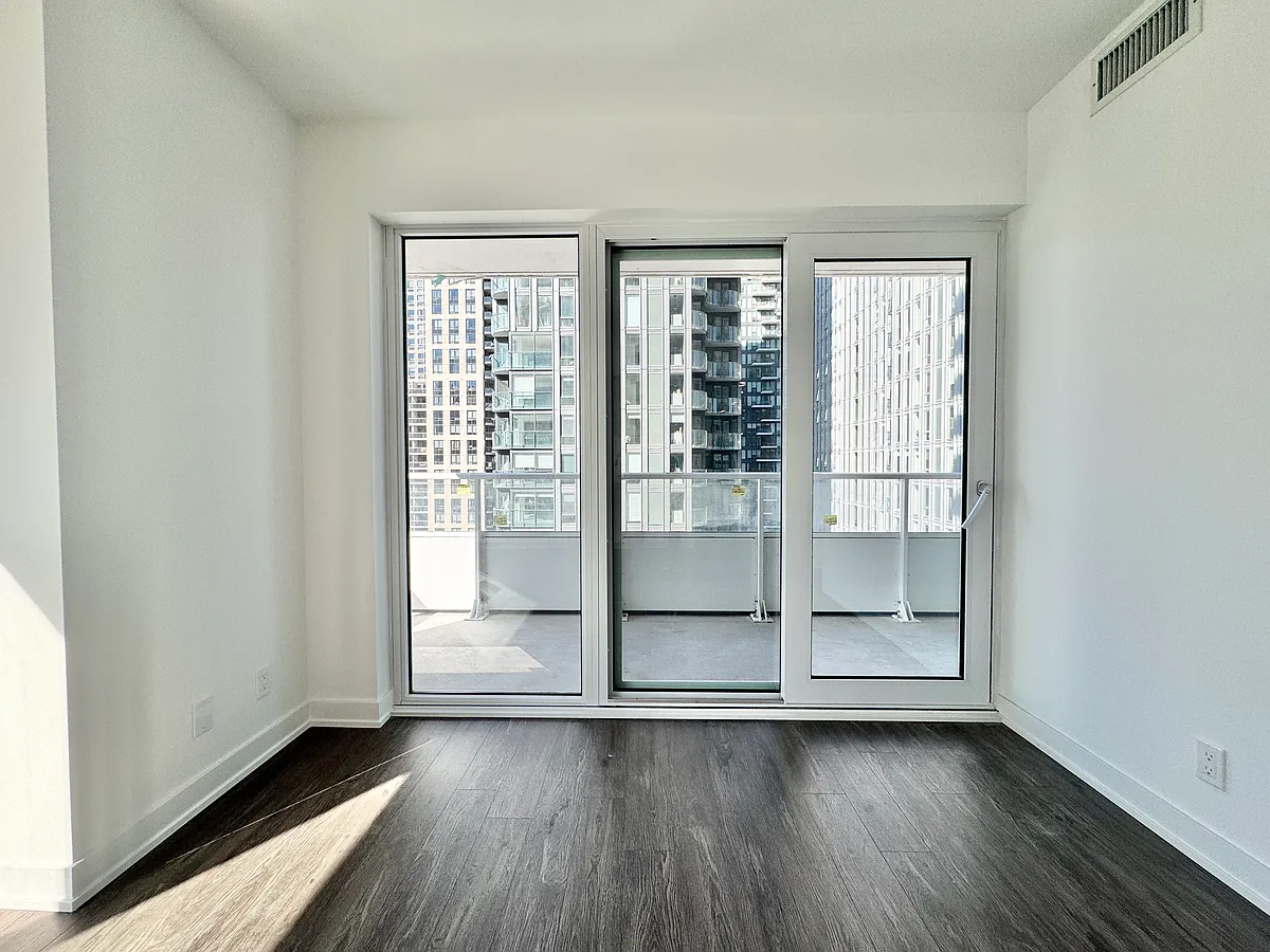 Building Photo - 88 Queen St E #1210