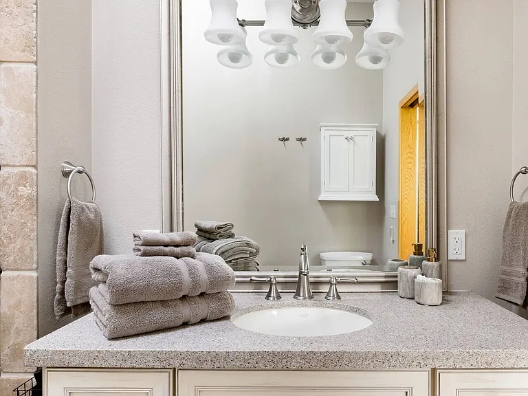 Upstairs Ensuite Bathroom