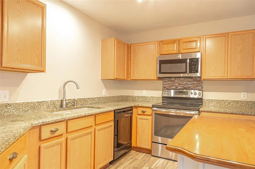 Building Photo - 212 Rim Rock Dr