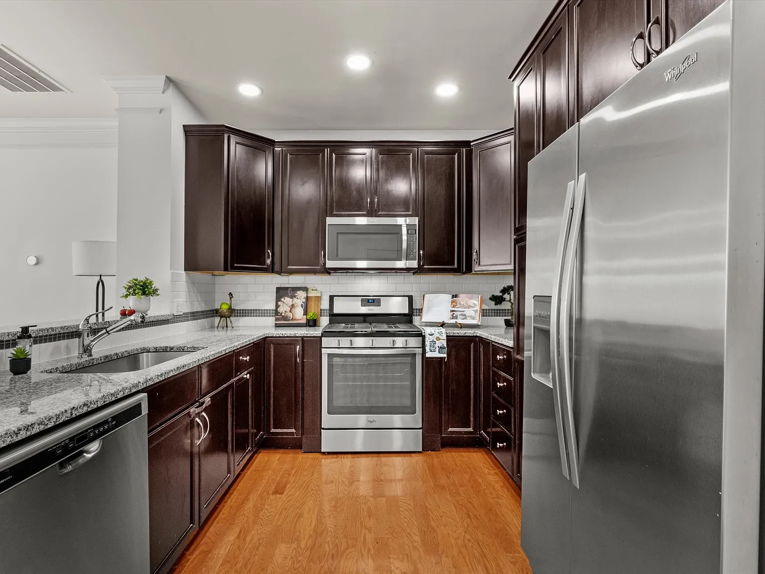 2 bed, 1144 sqft, $2,800 — Photo 2