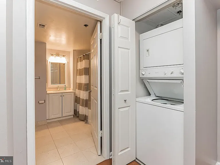 10101 Grosvenor Pl #302 — Photo 3