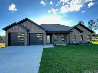 2111 Sable Oaks Cir, Bryant, AR 72022