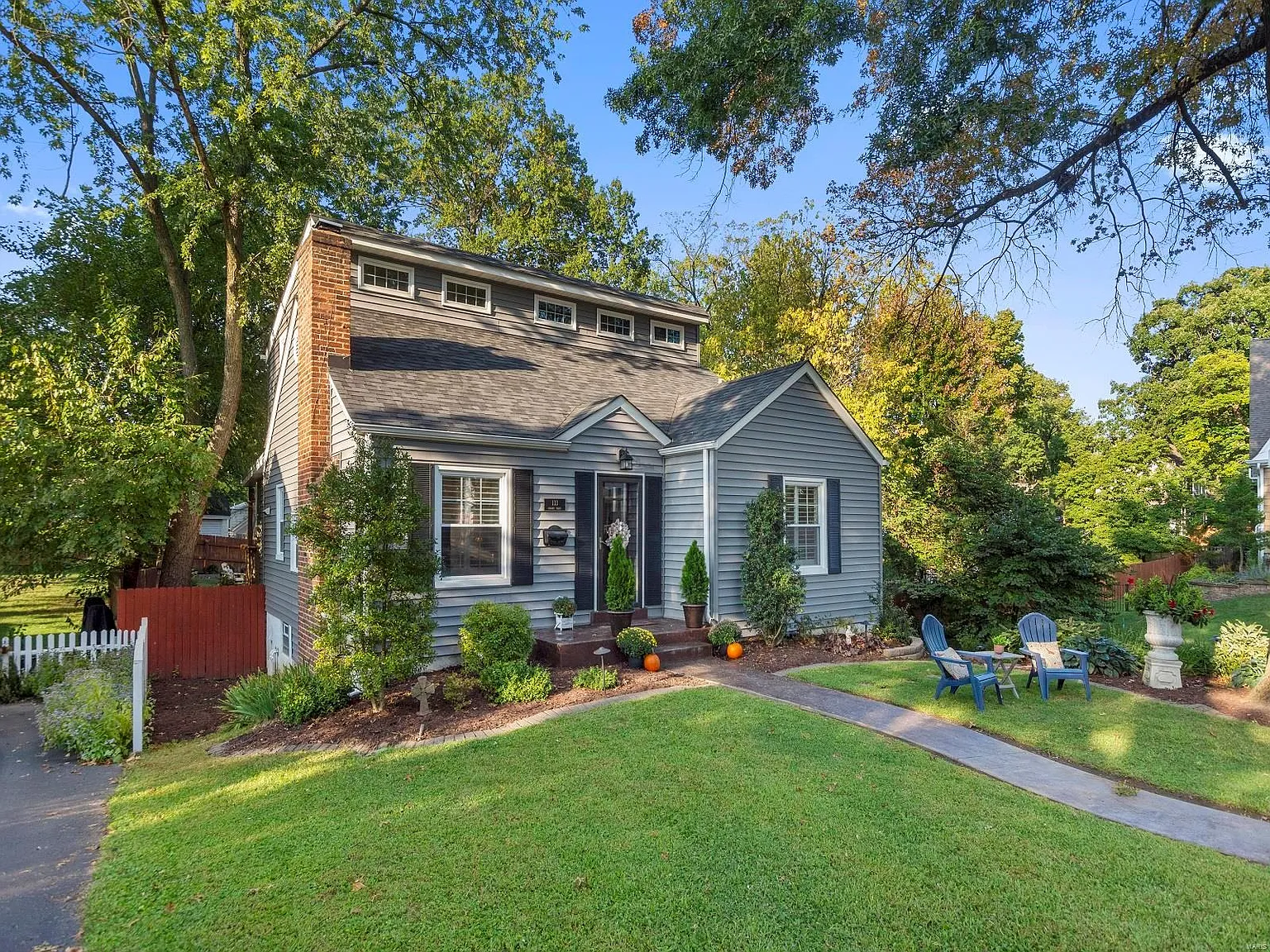 133 Girard Pl photo 1