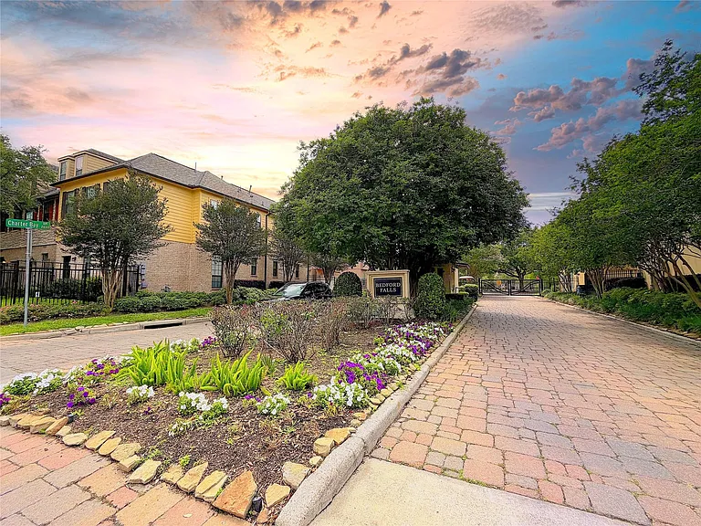 2612 Edgefield Lakes Dr — Photo 37