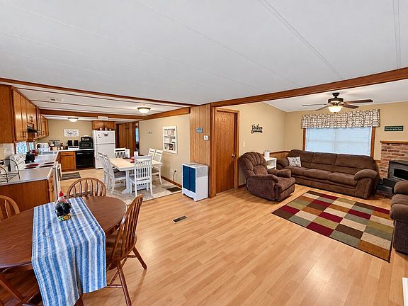 4th image of 19 Grassy Ln