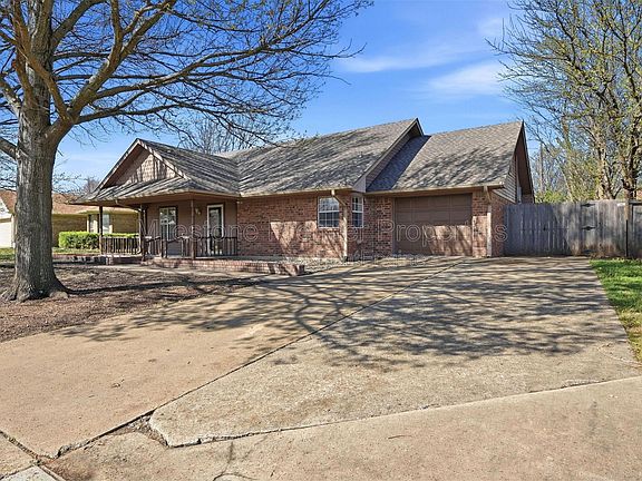 3rd image of 3118 Normandy Dr