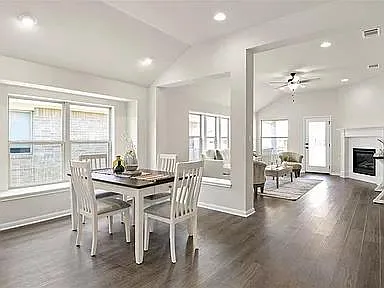 112 Falkland St — Photo 4