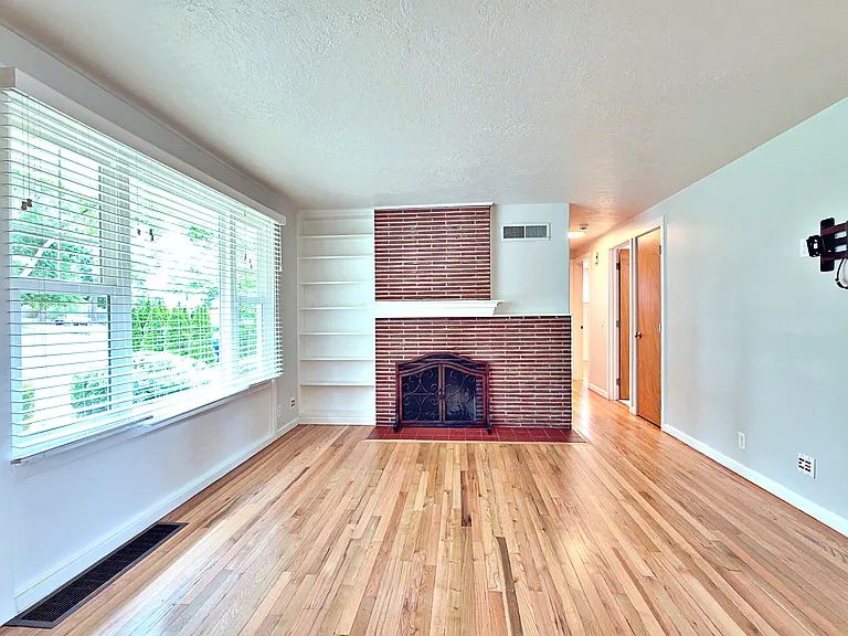 12820 SW Edgewood St — Photo 8