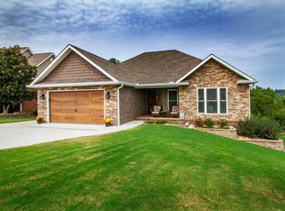 180 Pointe Summit Dr, Greenback, TN 37742
