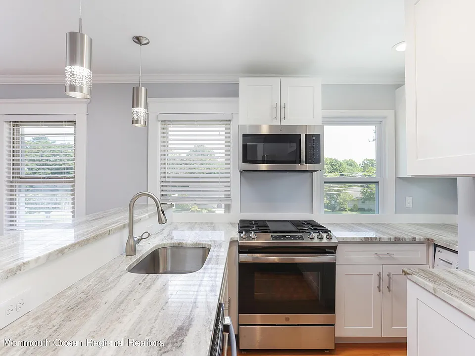 89 Locust Ave #2